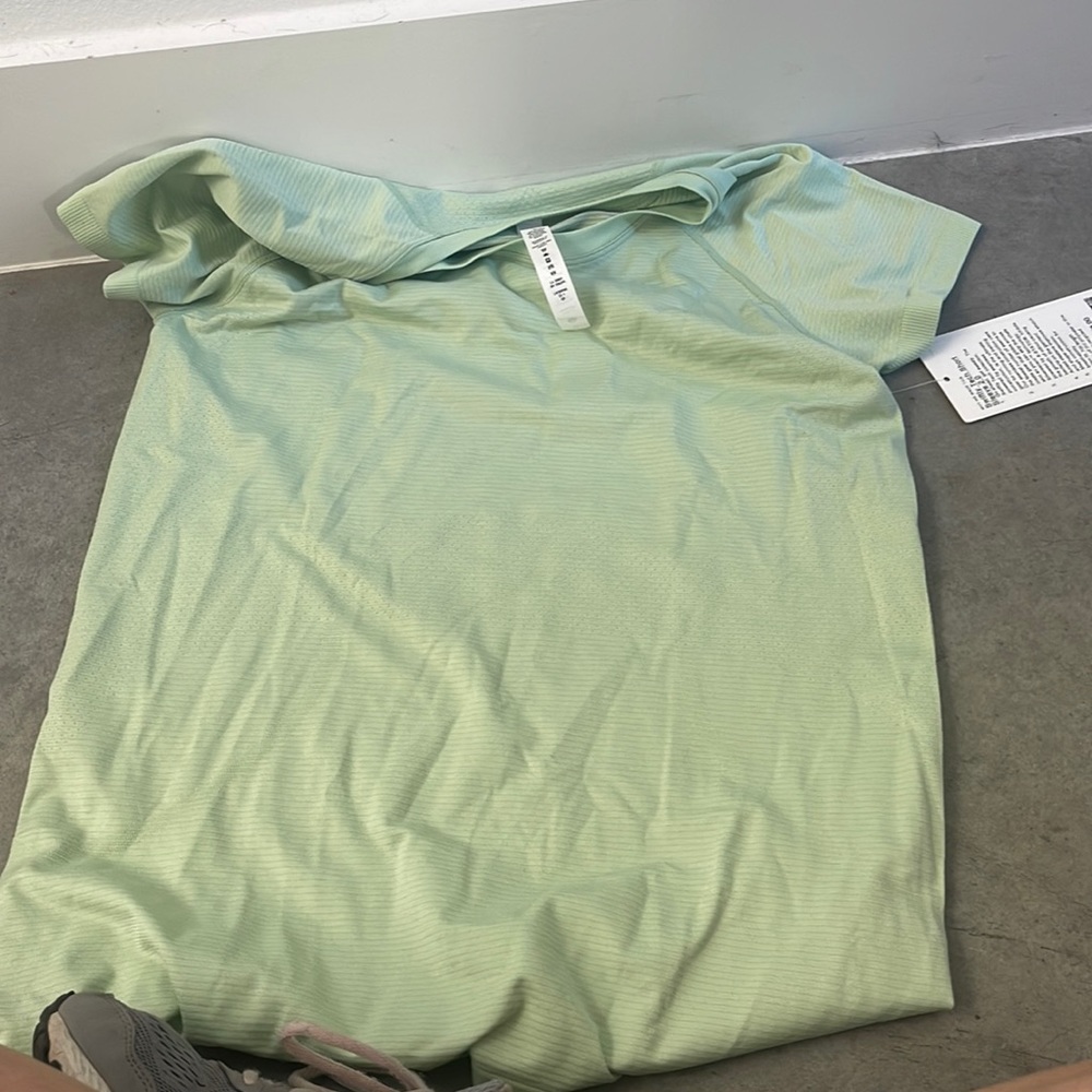 Lulu lemon swiftly tech top